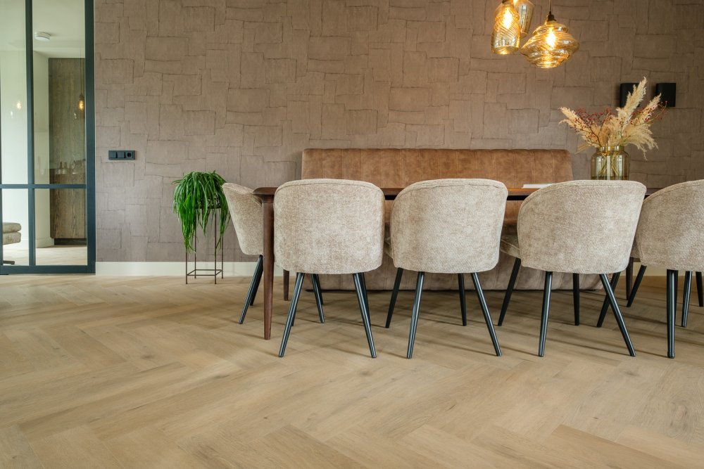 Belakos Attico 83 Visgraat Klik PVC Bruin - Belakos