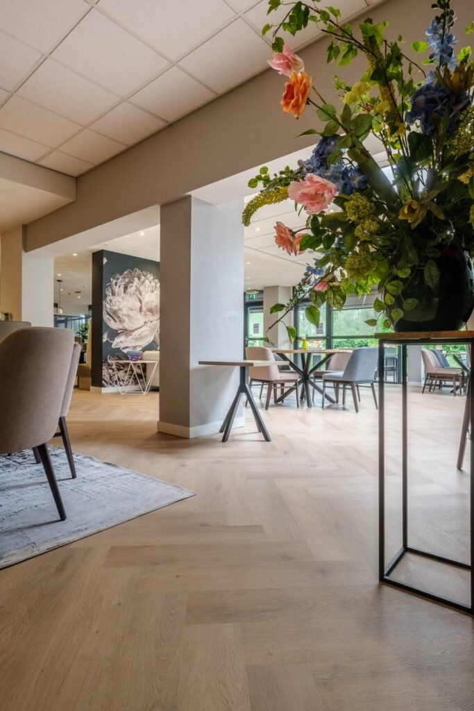 Belakos Attico 83 Visgraat Klik PVC Bruin - Belakos