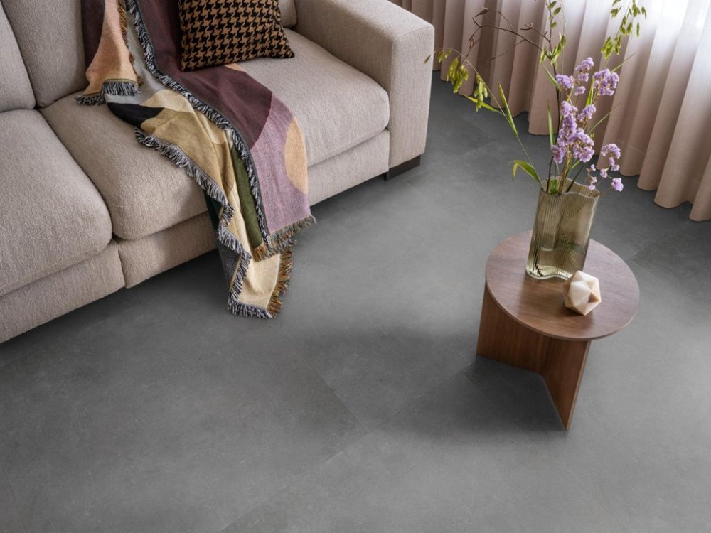 Ambiant Sarino Betonlook Plak PVC Antraciet - Ambiant